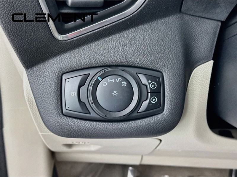 Ford Escape Vehicle Full-screen Gallery Image 10