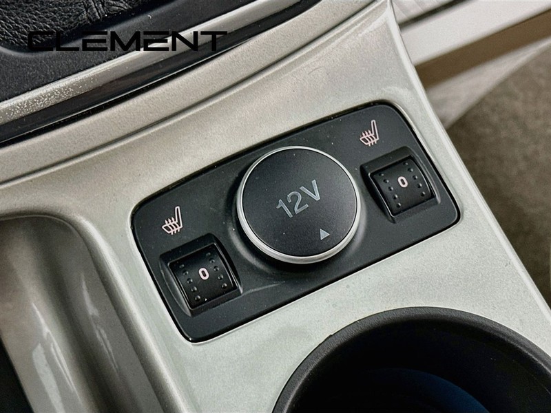 Ford Escape Vehicle Full-screen Gallery Image 18