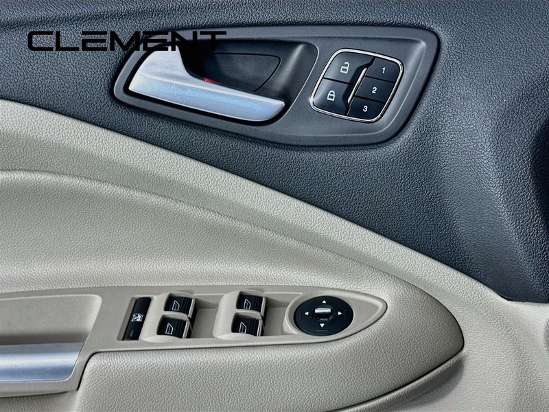 Ford Escape Vehicle Full-screen Gallery Image 20