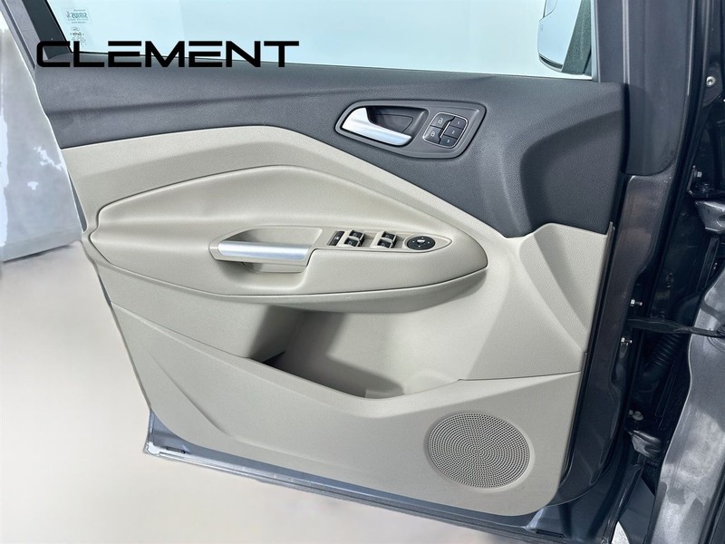 Ford Escape Vehicle Full-screen Gallery Image 22
