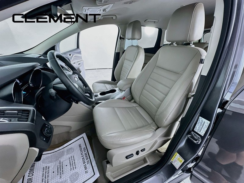 Ford Escape Vehicle Full-screen Gallery Image 24