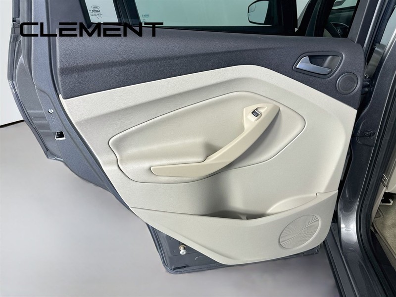 Ford Escape Vehicle Full-screen Gallery Image 26