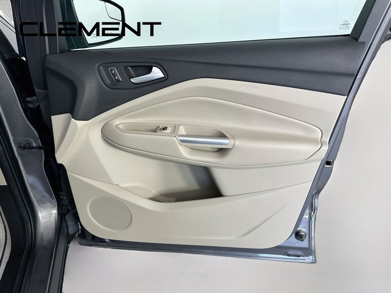 Ford Escape Vehicle Full-screen Gallery Image 30