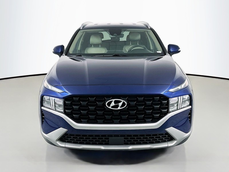Hyundai Santa Fe Vehicle Full-screen Gallery Image 2