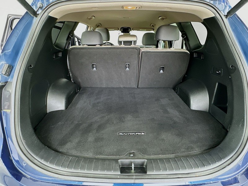 Hyundai Santa Fe Vehicle Full-screen Gallery Image 8