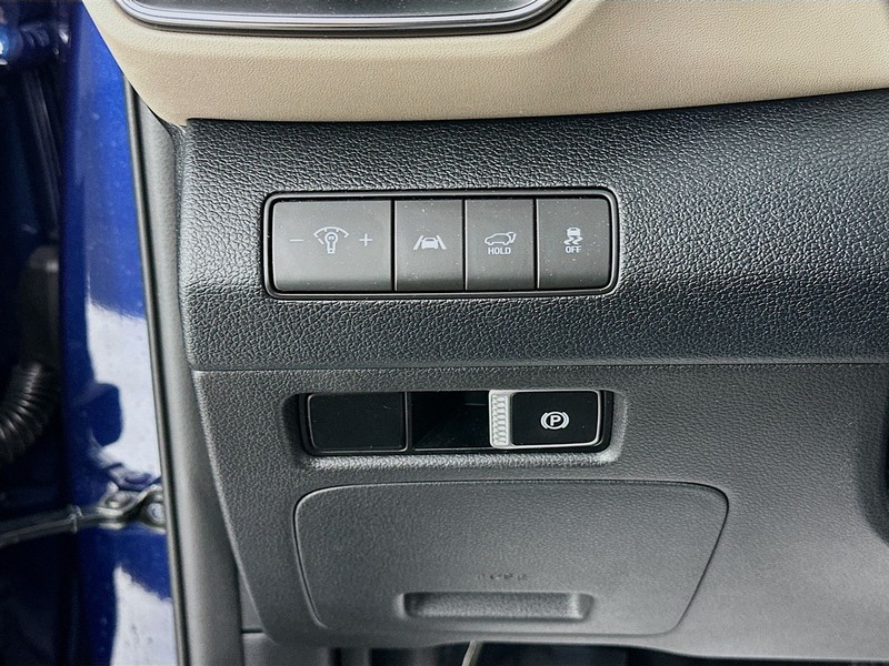 Hyundai Santa Fe Vehicle Full-screen Gallery Image 10