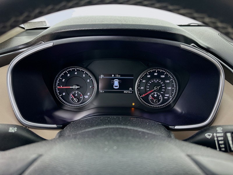 Hyundai Santa Fe Vehicle Full-screen Gallery Image 14