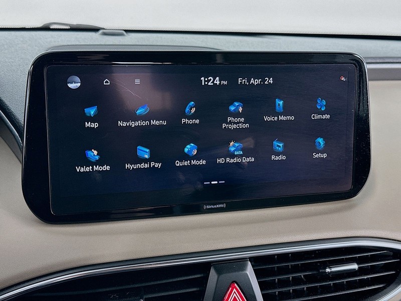 Hyundai Santa Fe Vehicle Full-screen Gallery Image 15