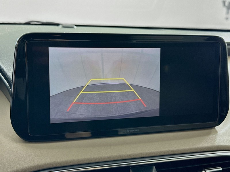 Hyundai Santa Fe Vehicle Full-screen Gallery Image 16