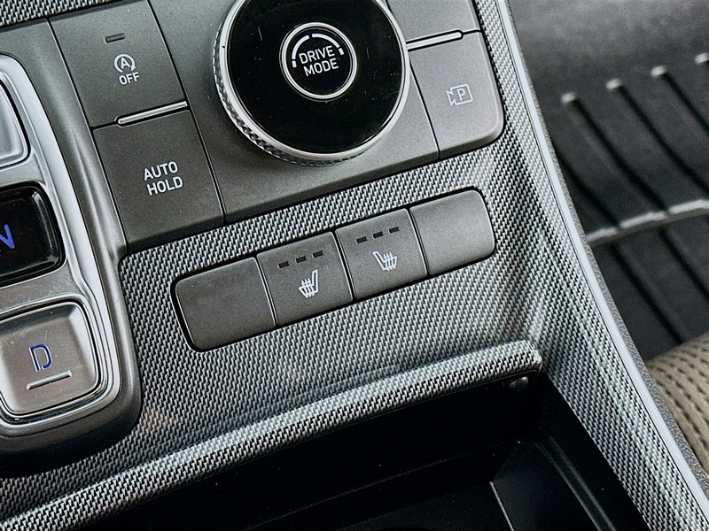 Hyundai Santa Fe Vehicle Full-screen Gallery Image 18