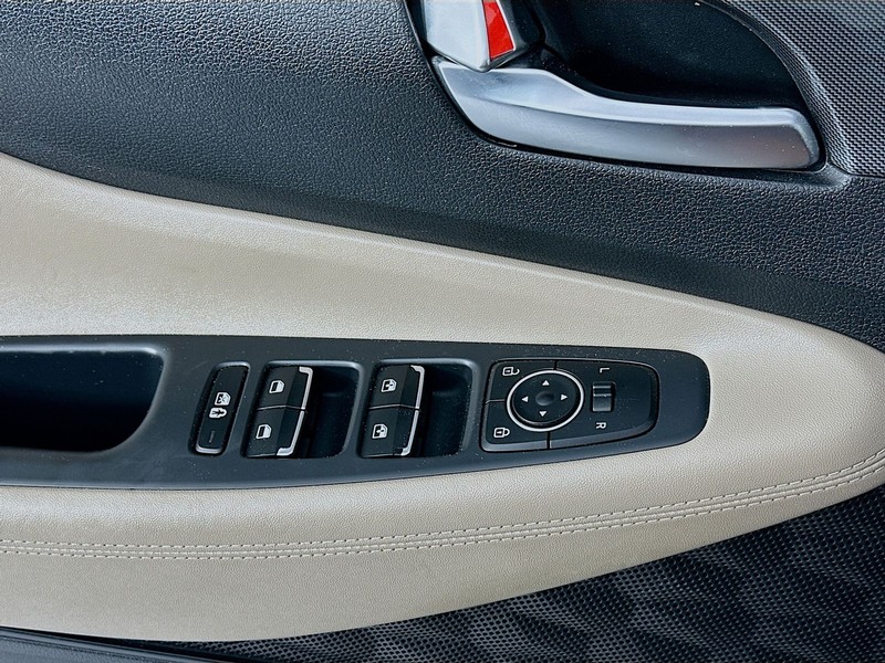 Hyundai Santa Fe Vehicle Full-screen Gallery Image 20