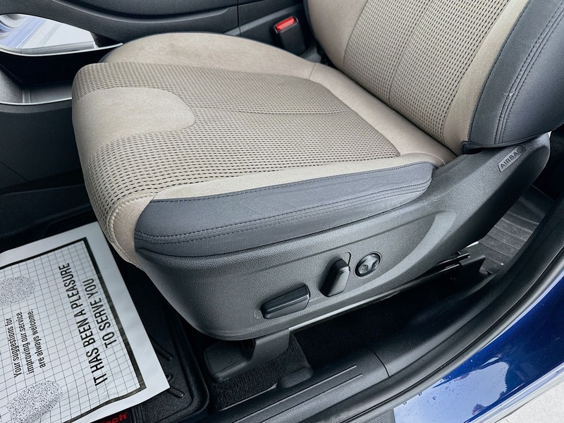 Hyundai Santa Fe Vehicle Full-screen Gallery Image 22