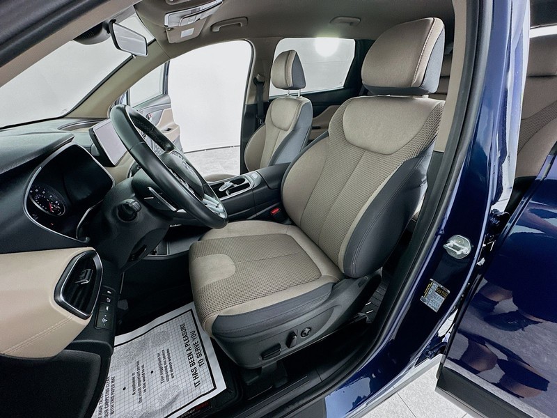 Hyundai Santa Fe Vehicle Full-screen Gallery Image 23