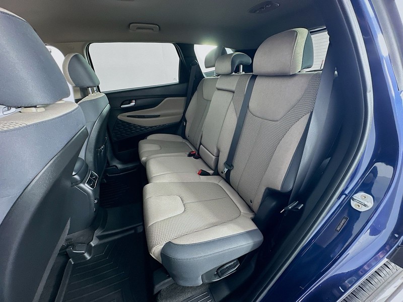 Hyundai Santa Fe Vehicle Full-screen Gallery Image 25