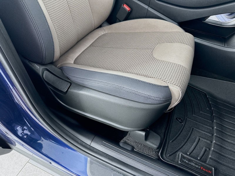 Hyundai Santa Fe Vehicle Full-screen Gallery Image 26