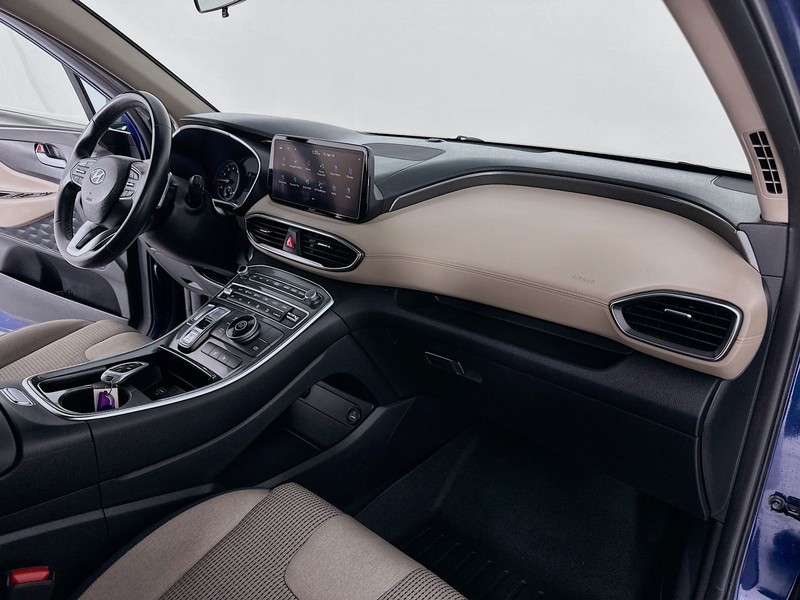 Hyundai Santa Fe Vehicle Full-screen Gallery Image 27
