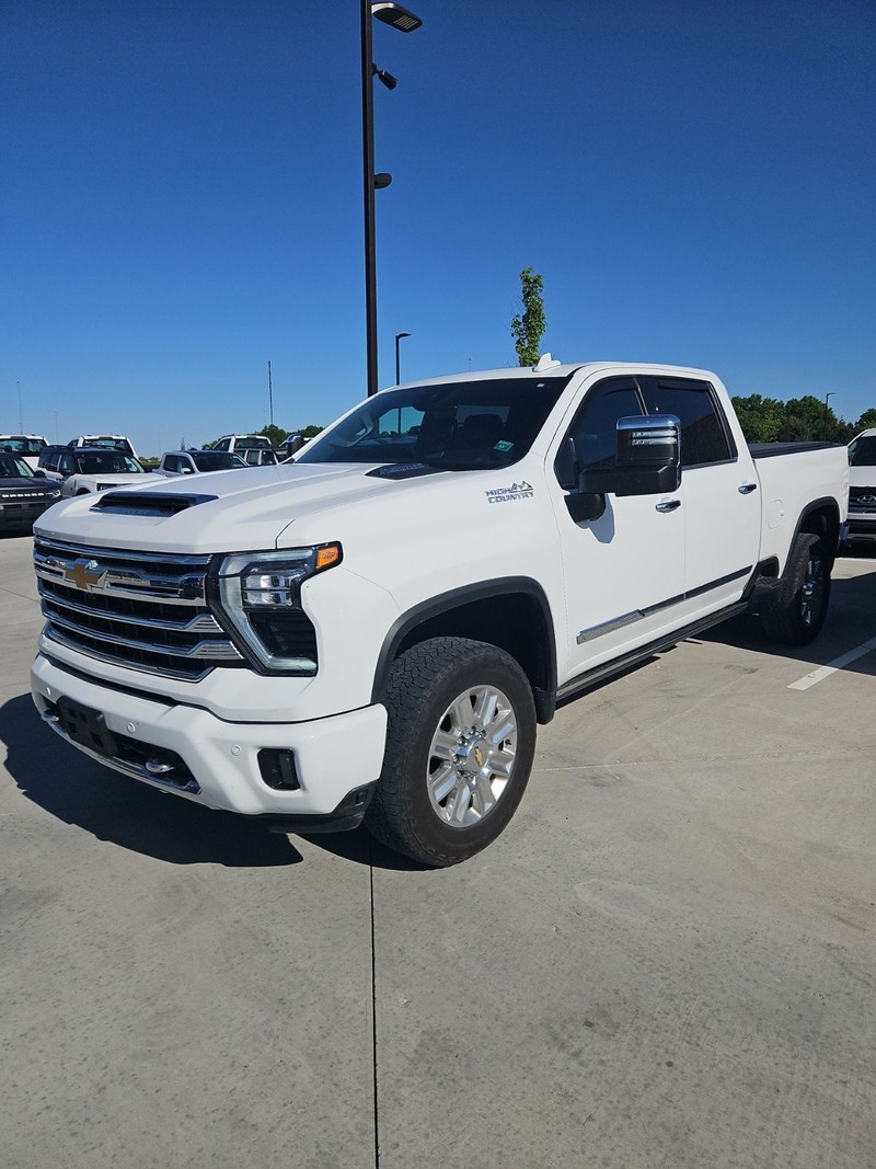 Chevrolet Silverado 2500HD Vehicle Image 02