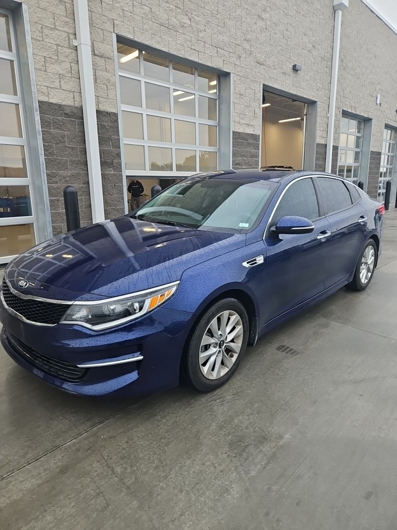 Kia Optima Vehicle Image 03