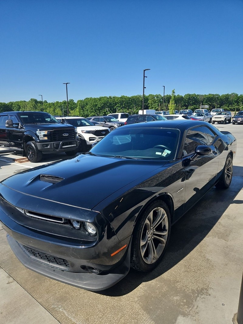 Dodge Challenger Vehicle Image 02