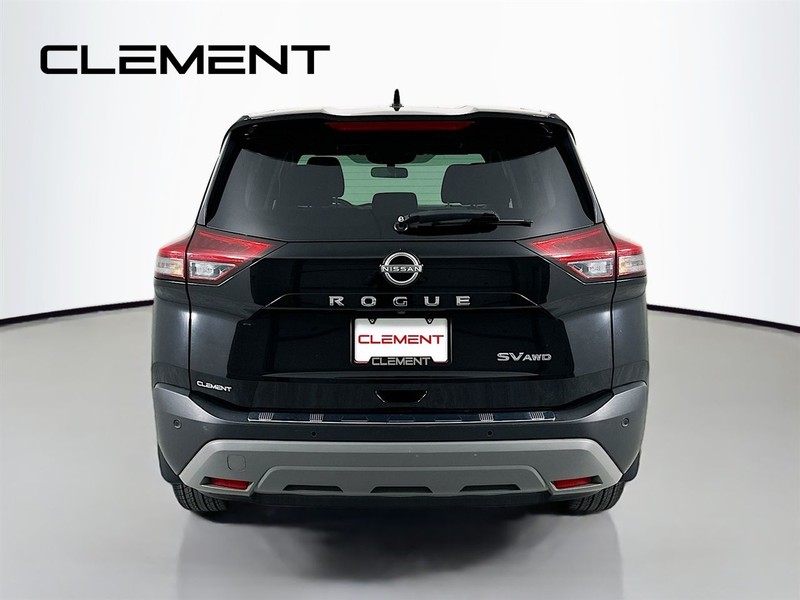 Nissan Rogue Vehicle Full-screen Gallery Image 8