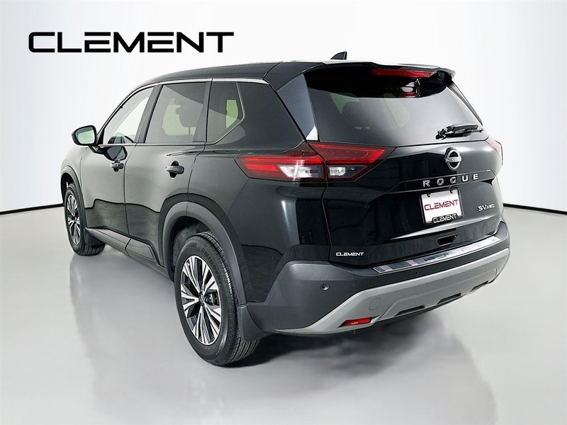 Nissan Rogue Vehicle Full-screen Gallery Image 10