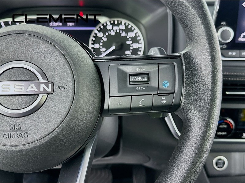Nissan Rogue Vehicle Full-screen Gallery Image 17