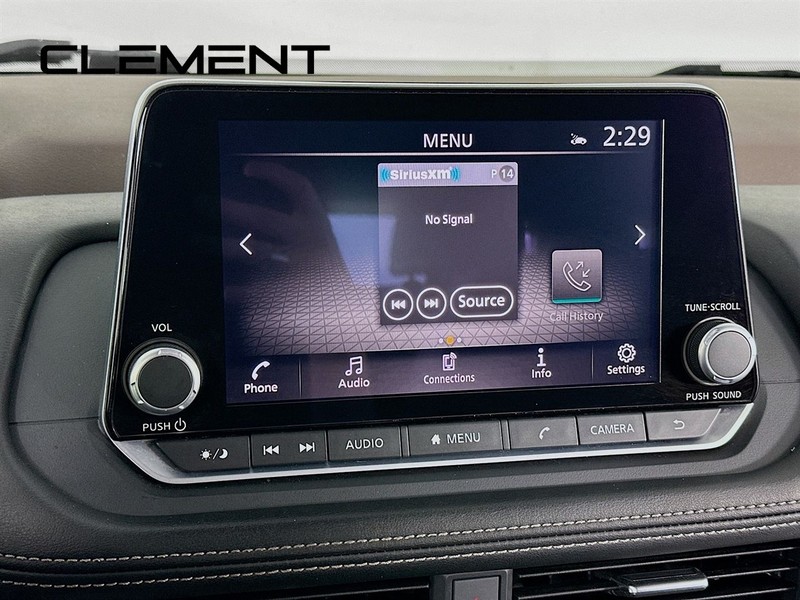 Nissan Rogue Vehicle Full-screen Gallery Image 19