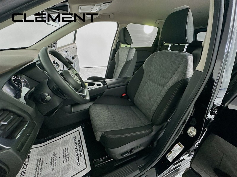 Nissan Rogue Vehicle Full-screen Gallery Image 28