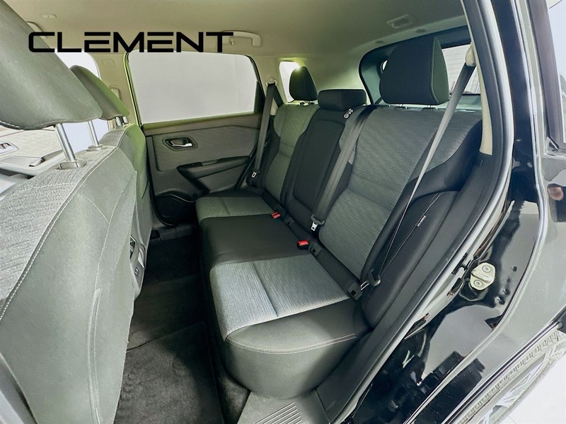 Nissan Rogue Vehicle Full-screen Gallery Image 30