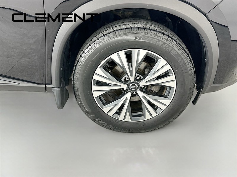 Nissan Rogue Vehicle Full-screen Gallery Image 34