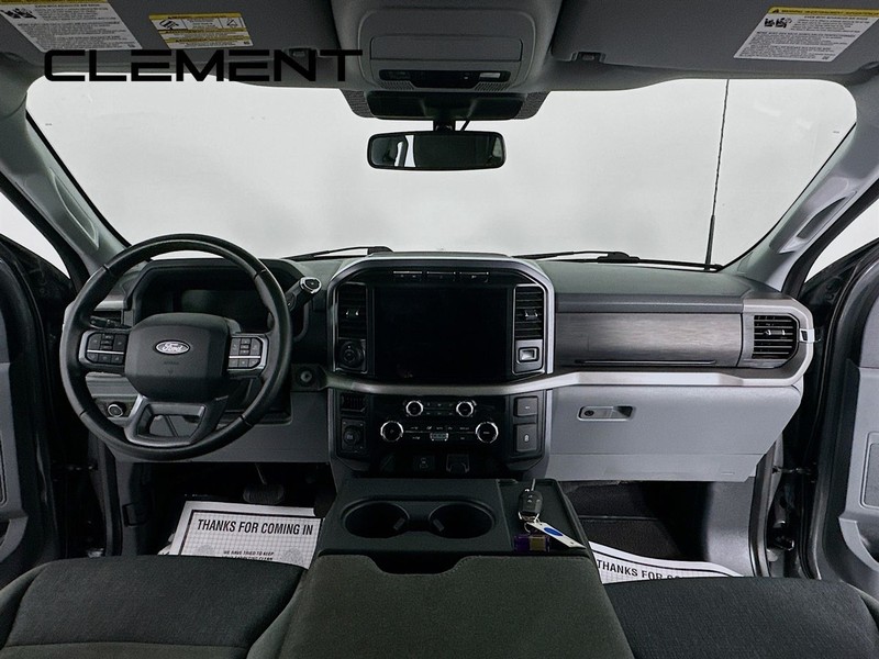 Ford F-150 Vehicle Full-screen Gallery Image 12