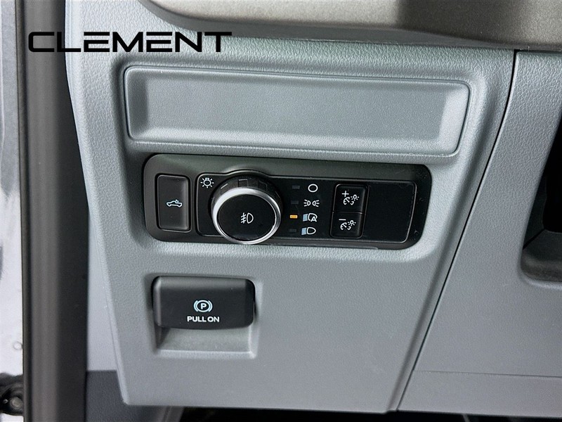 Ford F-150 Vehicle Full-screen Gallery Image 14