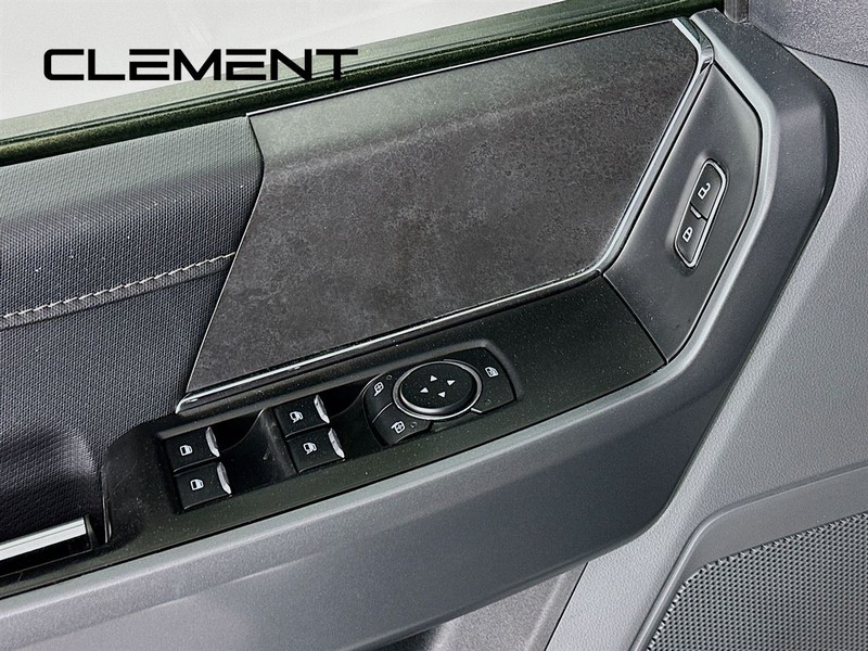 Ford F-150 Vehicle Full-screen Gallery Image 24