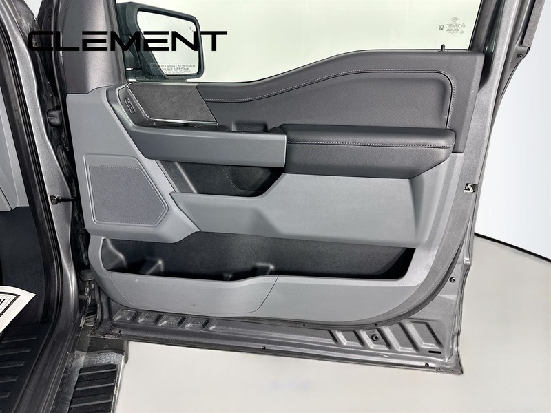 Ford F-150 Vehicle Full-screen Gallery Image 33