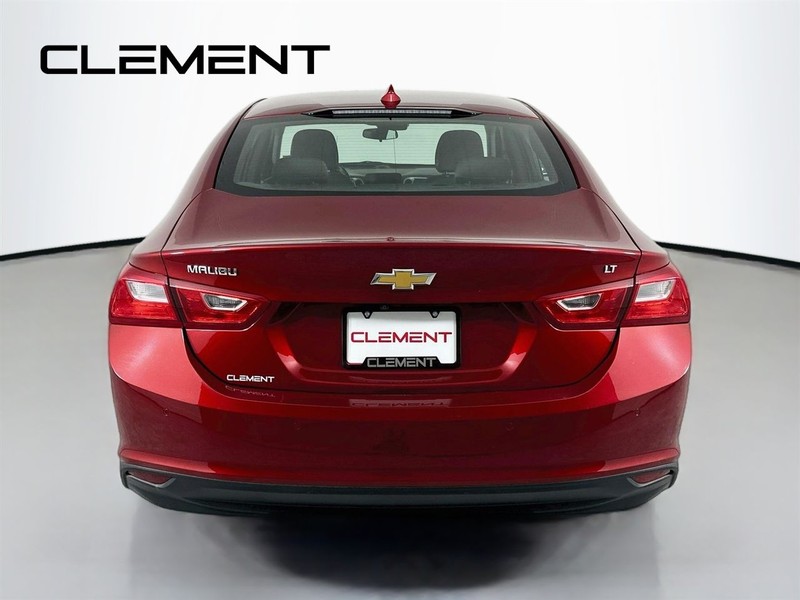 Chevrolet Malibu Vehicle Full-screen Gallery Image 8