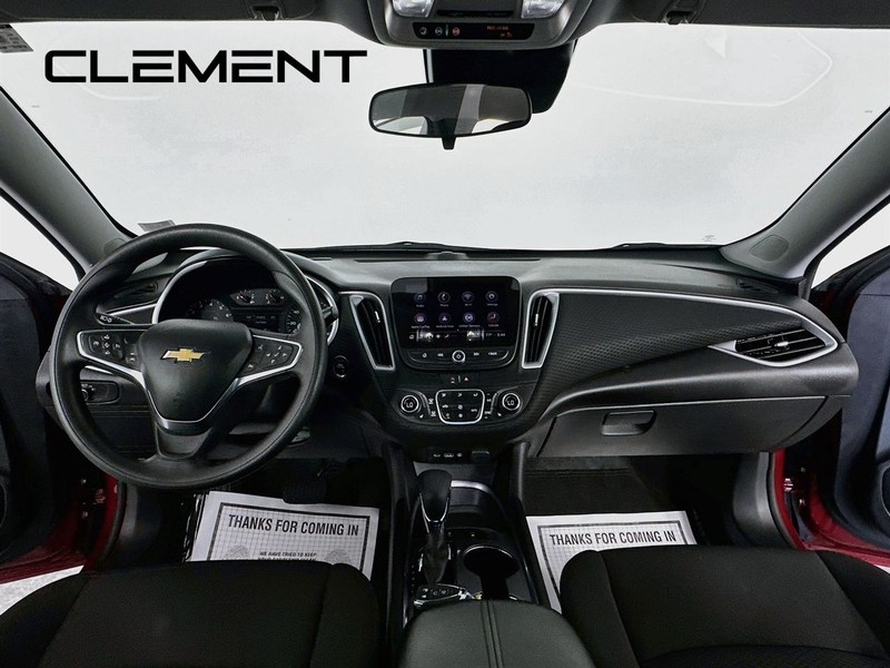 Chevrolet Malibu Vehicle Full-screen Gallery Image 12