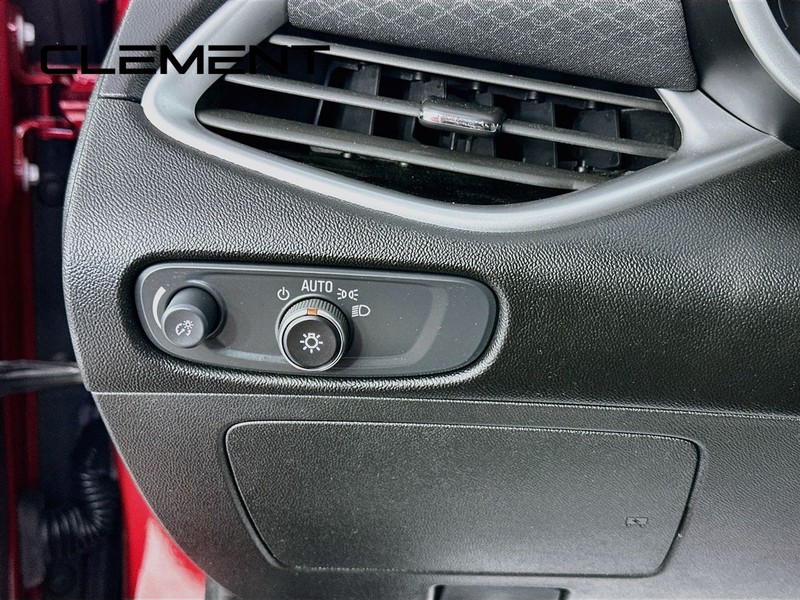 Chevrolet Malibu Vehicle Full-screen Gallery Image 14