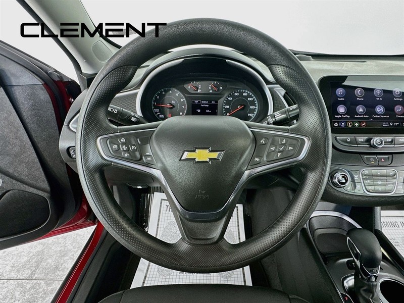 Chevrolet Malibu Vehicle Full-screen Gallery Image 15