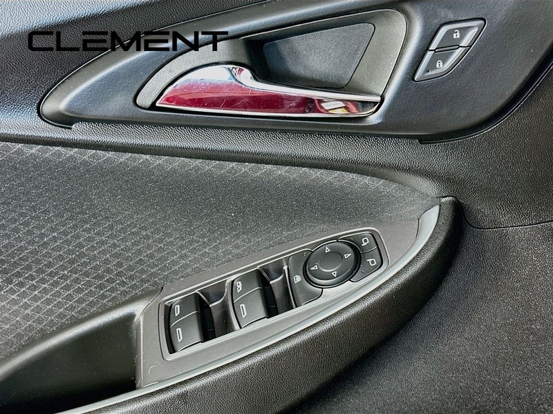 Chevrolet Malibu Vehicle Full-screen Gallery Image 26