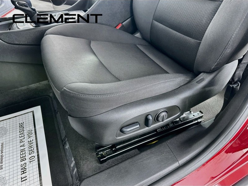 Chevrolet Malibu Vehicle Full-screen Gallery Image 28