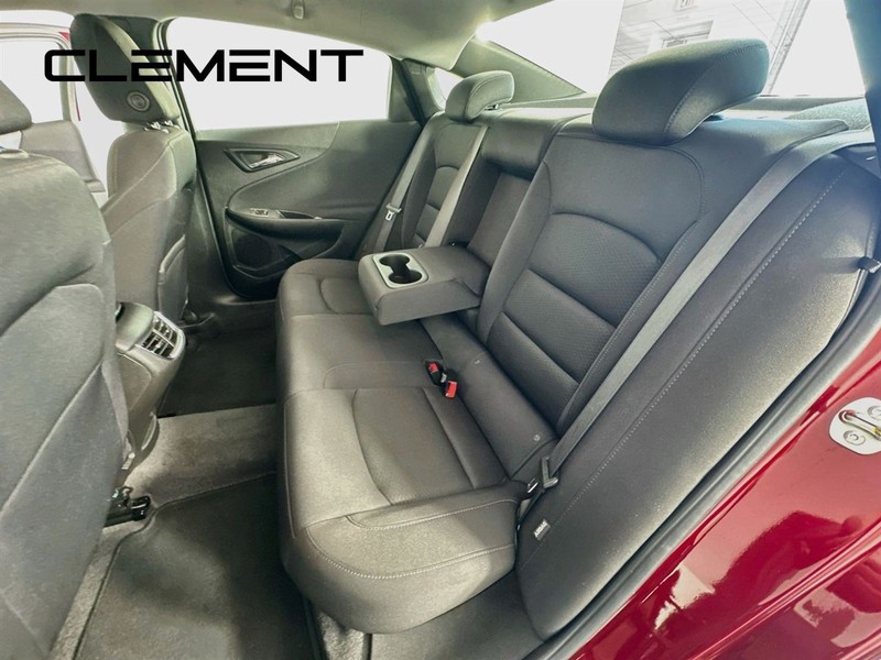 Chevrolet Malibu Vehicle Full-screen Gallery Image 31