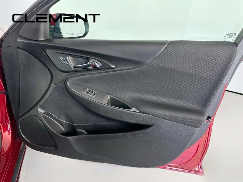 Chevrolet Malibu Vehicle Full-screen Gallery Image 34