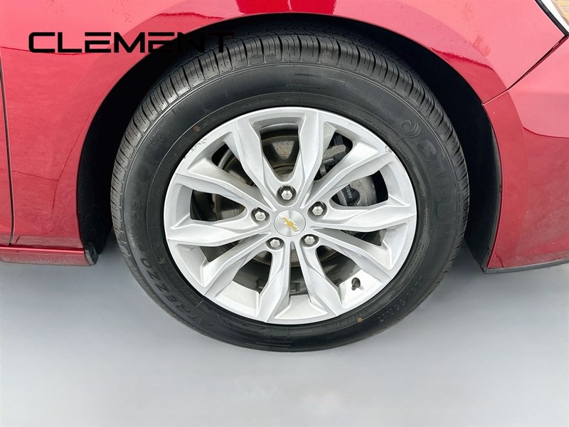 Chevrolet Malibu Vehicle Full-screen Gallery Image 35