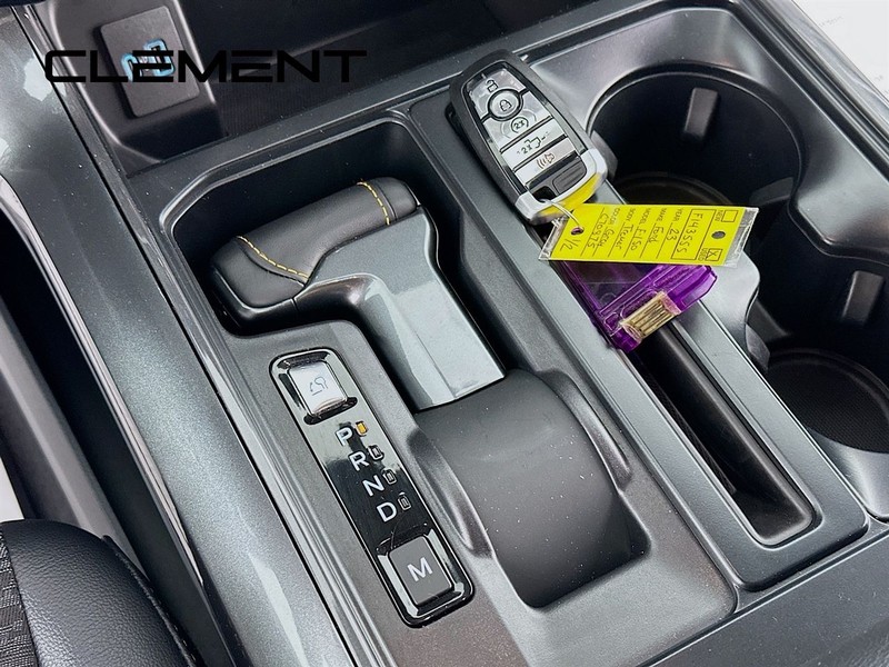 Ford F-150 Vehicle Full-screen Gallery Image 24