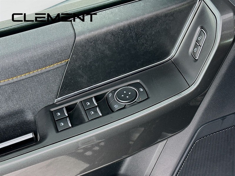 Ford F-150 Vehicle Full-screen Gallery Image 27