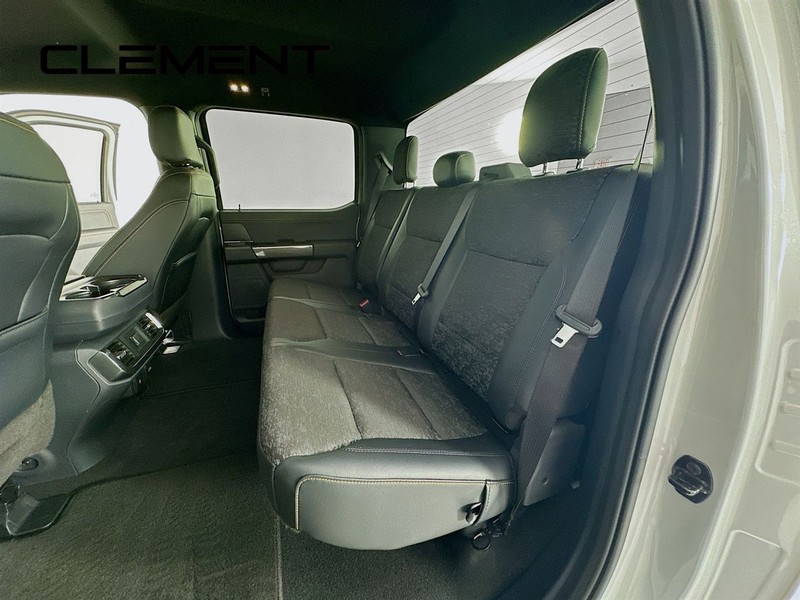 Ford F-150 Vehicle Full-screen Gallery Image 32