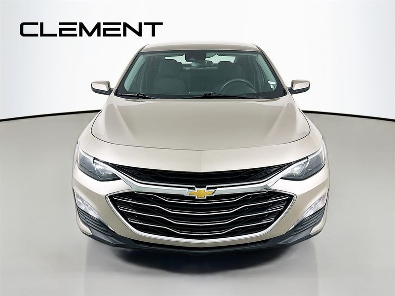 Chevrolet Malibu Vehicle Full-screen Gallery Image 3