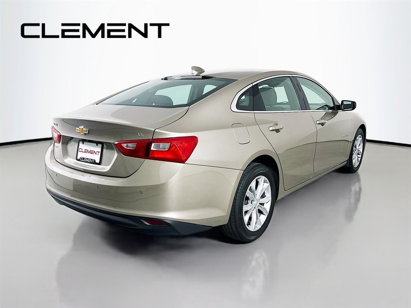 Chevrolet Malibu Vehicle Full-screen Gallery Image 7