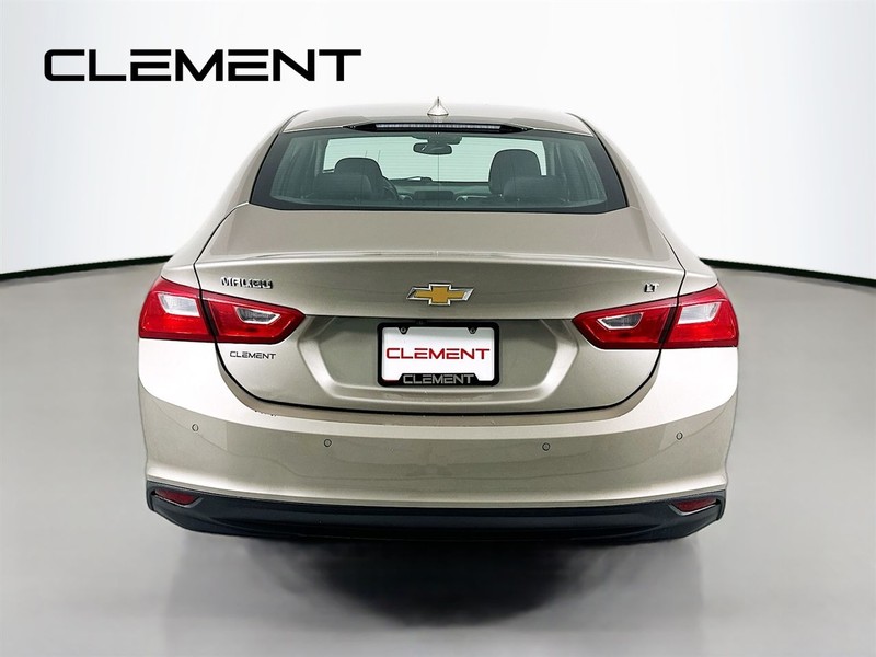 Chevrolet Malibu Vehicle Full-screen Gallery Image 8