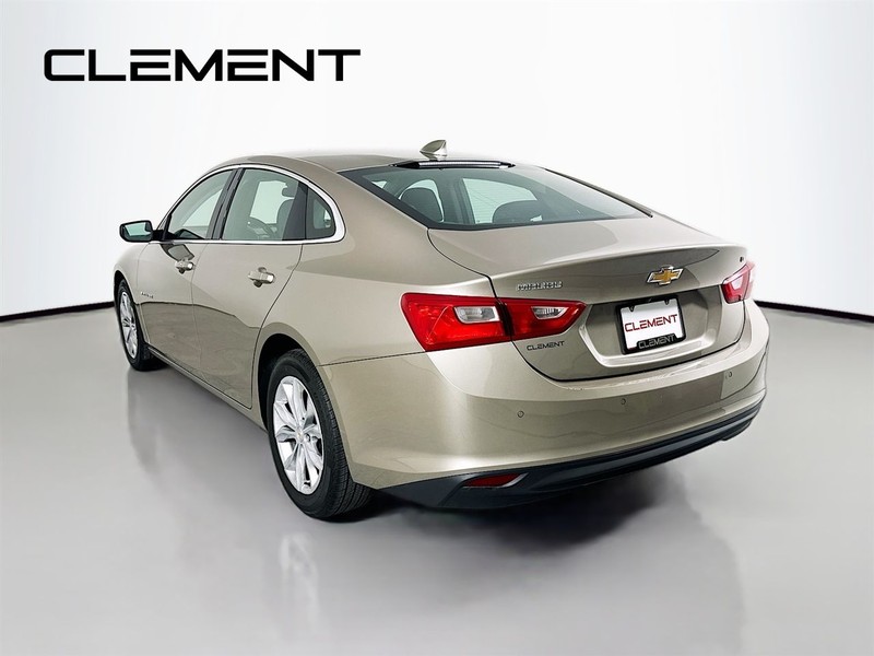 Chevrolet Malibu Vehicle Full-screen Gallery Image 10